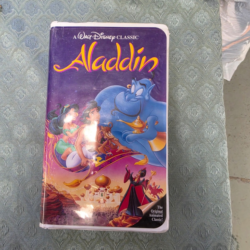Walt Disney Classic Aladdin VHS Original Animated Movie 1662-11 Clamshell G